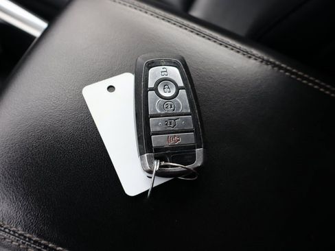 Used 2020 Ford Explorer XLT w/ Equipment Group 202A image 19