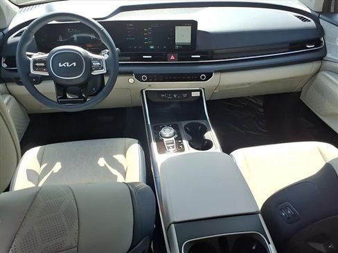 New 2026 Kia Carnival EX FWD image 5