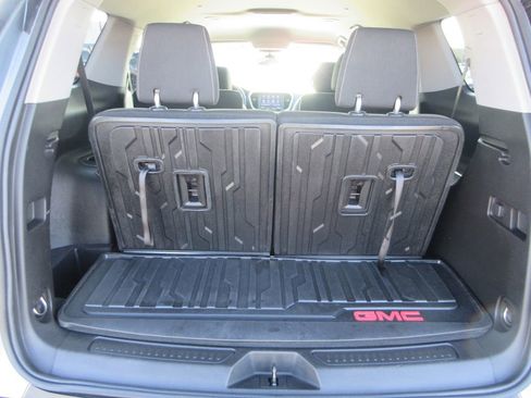 Used 2023 GMC Acadia SLE w/ Driver Convenience Package image 12