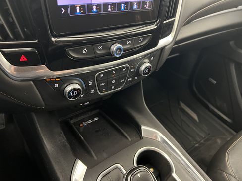 Used 2020 Chevrolet Traverse Premier w/ LPO, Floor Liner Package AWD/4WD image 32