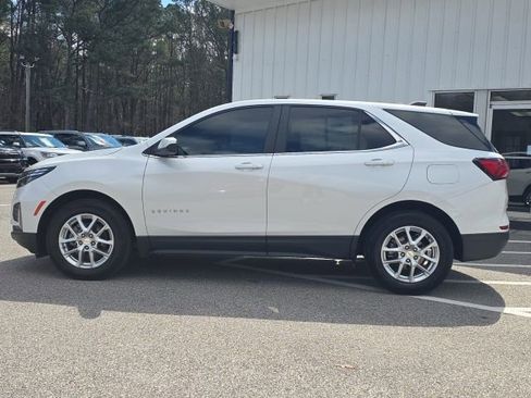Used 2022 Chevrolet Equinox LT image 2