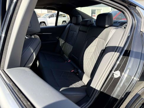 Used 2026 BMW 530i xDrive w/ Premium Package AWD/4WD image 16