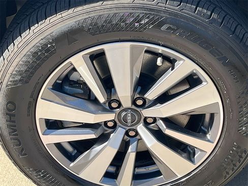 Used 2023 Nissan Pathfinder SL image 32