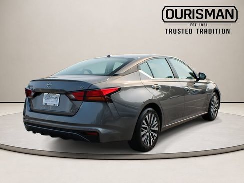 Used 2024 Nissan Altima 2.5 SV FWD image 9