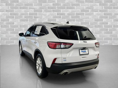 Used 2020 Ford Escape SE image 3