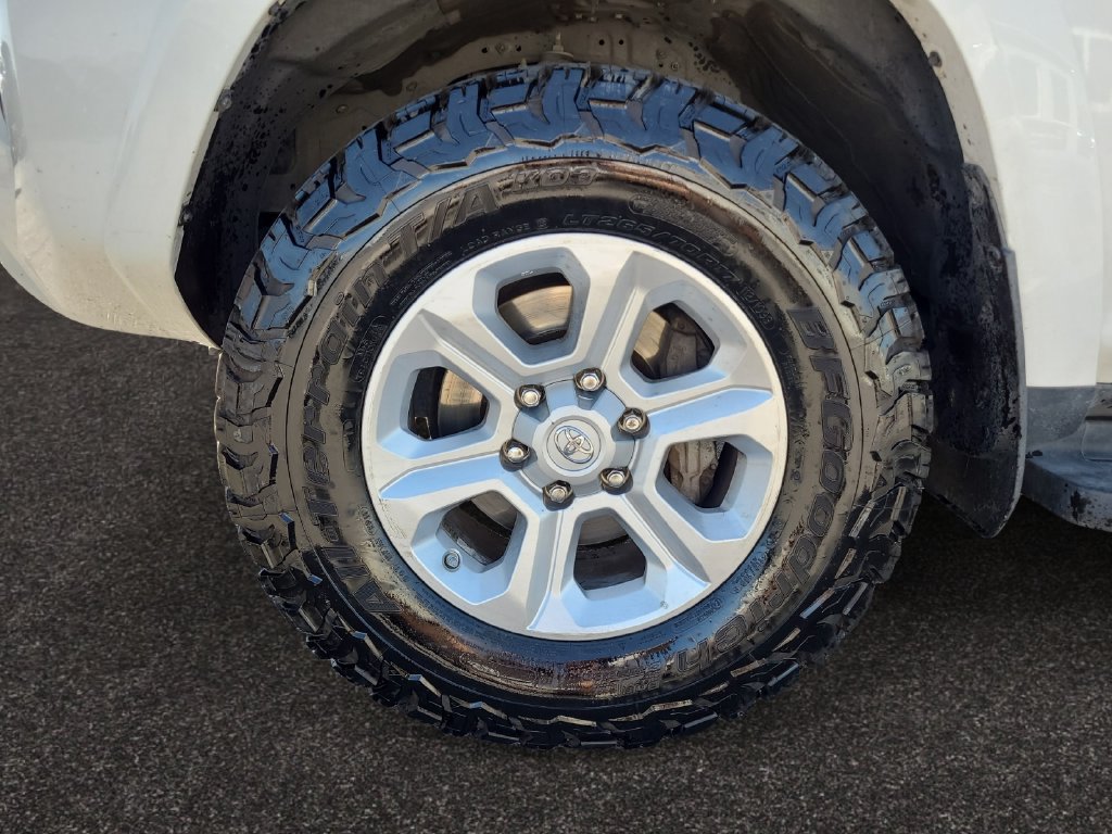 Used 2020 Toyota 4Runner SR5 AWD/4WD image 14