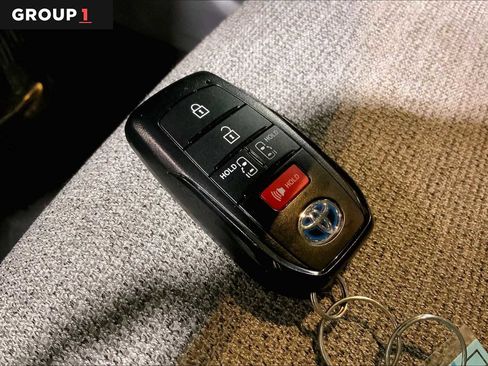 Used 2023 Toyota Sienna LE image 14