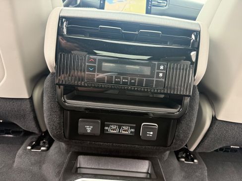 New 2026 Jeep Grand Wagoneer L 4WD image 17