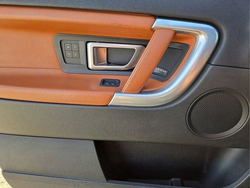 Used 2017 Land Rover Discovery Sport HSE Luxury image 22