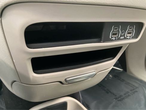 Used 2024 Chrysler Pacifica Touring-L FWD image 34