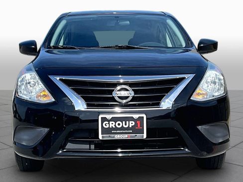Used 2018 Nissan Versa SV FWD image 4
