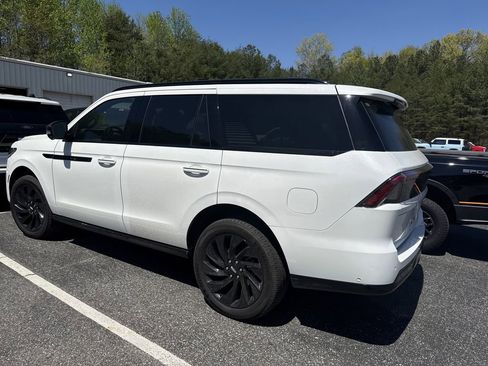 Used 2025 Lincoln Navigator Reserve w/ Jet Appearance Package image 14