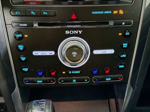 Used 2018 Ford Explorer Platinum image 15