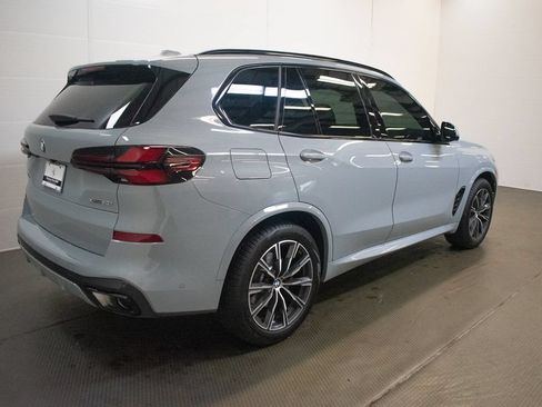 Used 2026 BMW X5 xDrive40i w/ M Sport Package AWD/4WD image 4