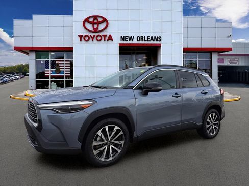 Used 2025 Toyota Corolla Cross XLE FWD image 1