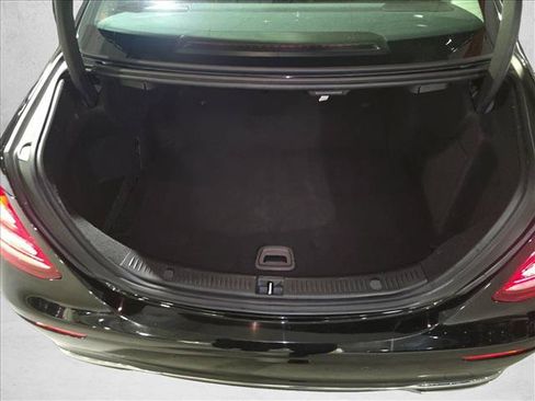Used 2018 Mercedes-Benz E 300 4MATIC image 12