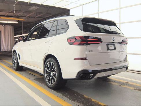 Used 2024 BMW X5 M60i AWD/4WD image 3