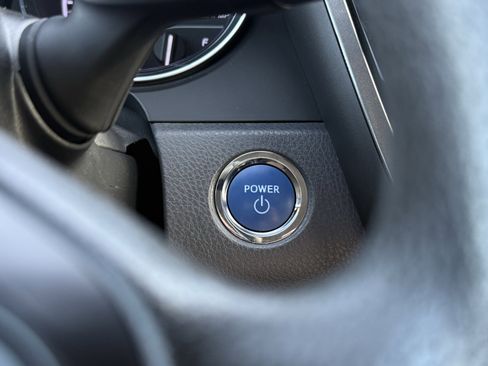 Used 2019 Toyota Camry LE image 4