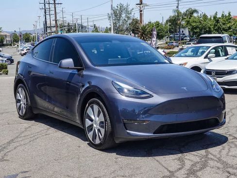 Used 2023 Tesla Model Y AWD image 3