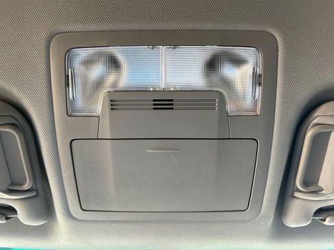 Used 2015 Toyota Camry image 16