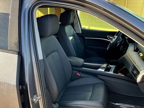 Used 2021 Audi e-tron Premium Plus w/ Premium Plus Package image 10