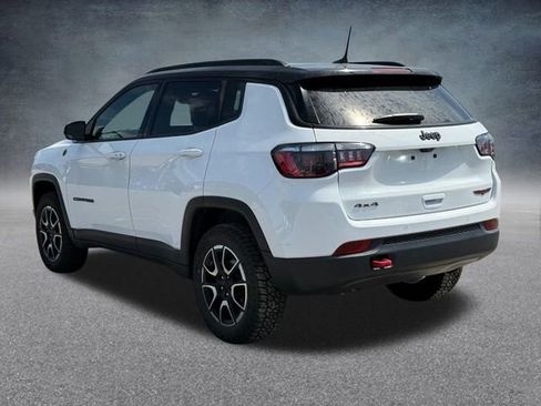 Used 2024 Jeep Compass Trailhawk image 5