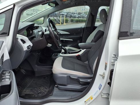 Used 2018 Chevrolet Bolt LT image 4