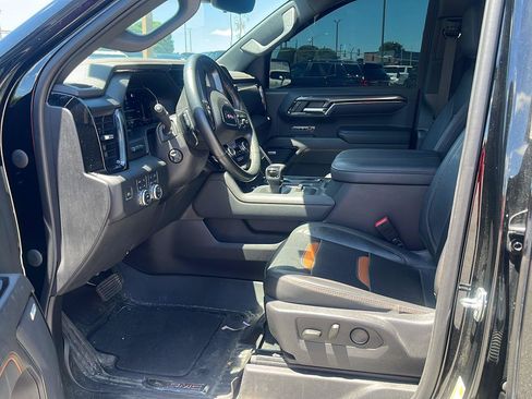 Used 2023 GMC Sierra 1500 AT4 w/ Technology Package AWD/4WD image 8