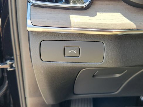 New 2026 Volvo XC90 B6 Plus w/ Protection Package Premier AWD/4WD image 19
