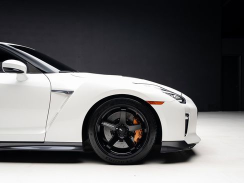 Used 2019 Nissan GT-R Premium AWD/4WD image 41
