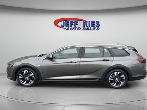 Used 2018 Buick Regal Preferred w/ Sights and Sounds Package image 4