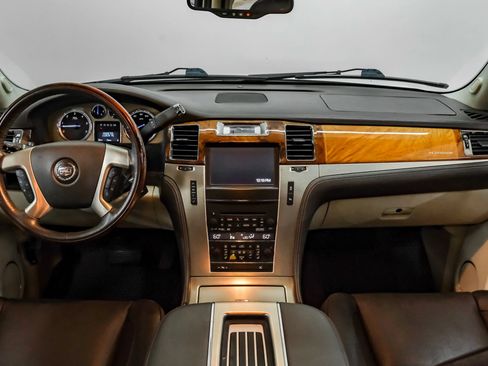Used 2014 Cadillac Escalade ESV Platinum RWD image 15