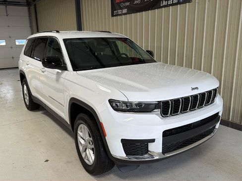 Used 2023 Jeep Grand Cherokee L Laredo w/ Luxury Tech Group I AWD/4WD image 5