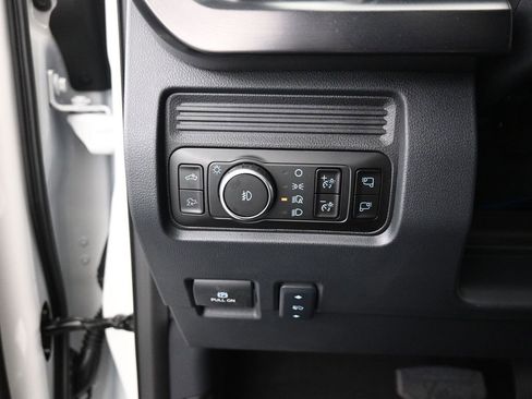 New 2026 Ford F250 Lariat w/ Black Appearance Package image 13