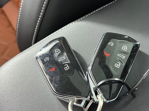 Used 2025 Volkswagen Tiguan SEL R-Line image 27