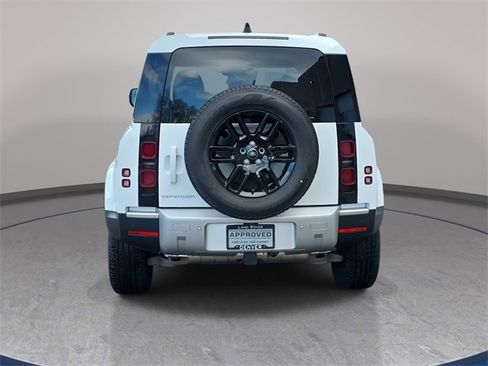 Used 2025 Land Rover Defender 110 S image 7