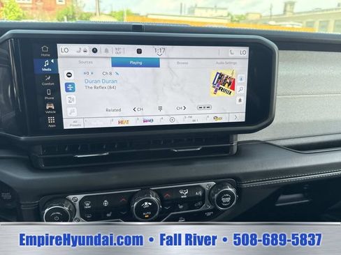 Used 2025 Jeep Wrangler Unlimited Sahara AWD/4WD image 21