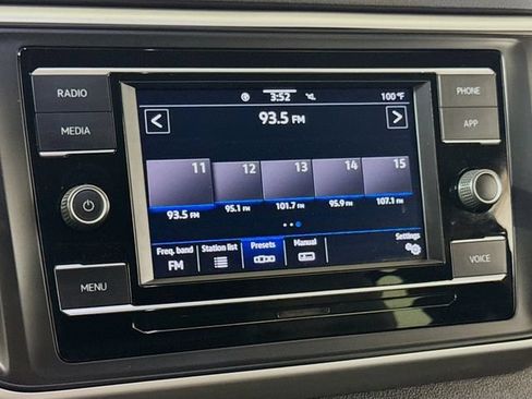 Used 2022 Volkswagen Atlas Cross Sport SE FWD image 12