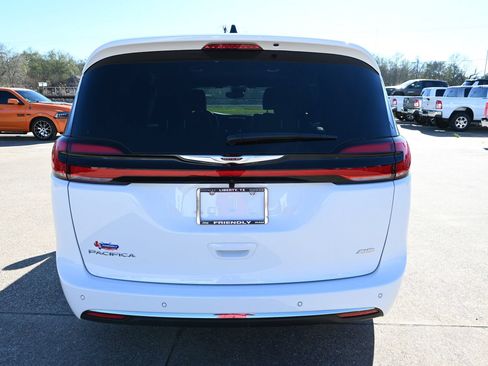 New 2026 Chrysler Pacifica Select AWD/4WD image 22