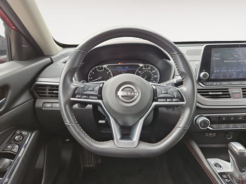 Used 2024 Nissan Altima 2.5 SR FWD image 12