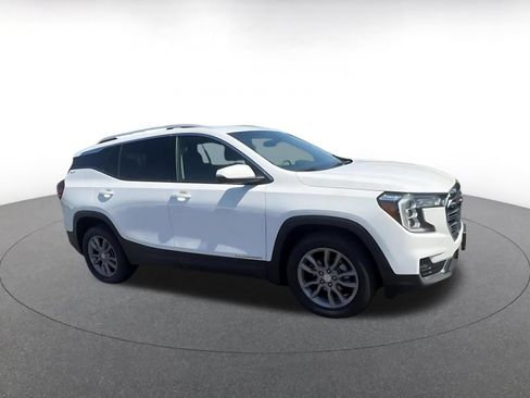 Used 2024 GMC Terrain SLT AWD/4WD image 2