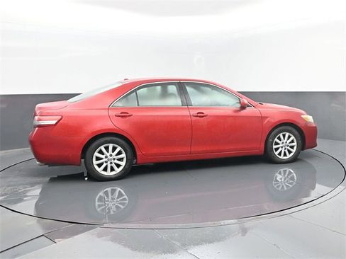 Used 2010 Toyota Camry XLE image 4