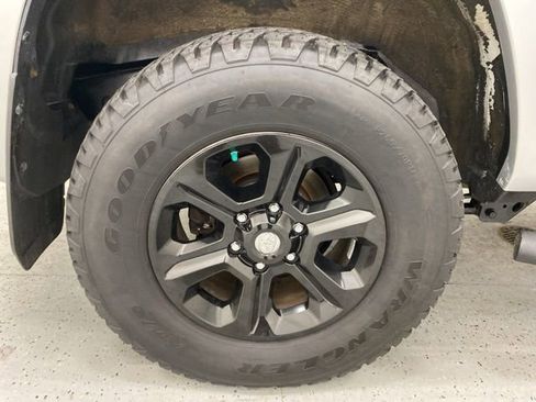 Used 2019 Toyota 4Runner SR5 AWD/4WD image 7