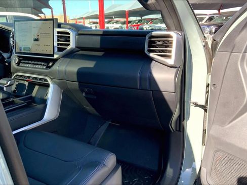 Used 2025 Toyota Sequoia Platinum image 19