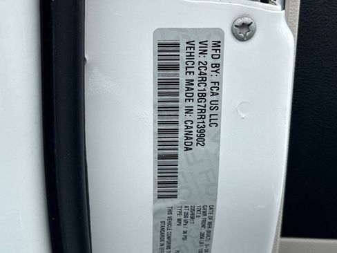 Used 2024 Chrysler Pacifica Touring-L FWD image 42