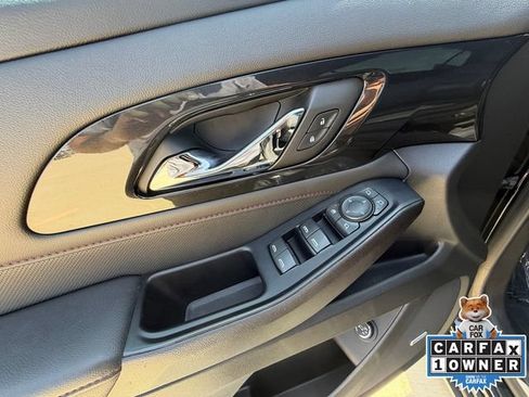 Used 2023 Chevrolet Traverse RS AWD/4WD image 11