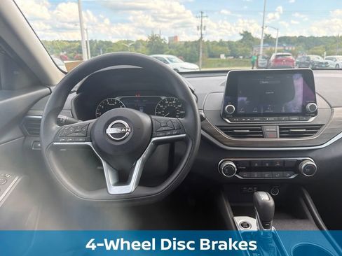 Used 2025 Nissan Altima 2.5 SV FWD image 13
