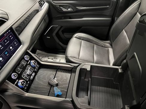 Used 2022 GMC Yukon XL Denali w/ Advanced Technology Package AWD/4WD image 36