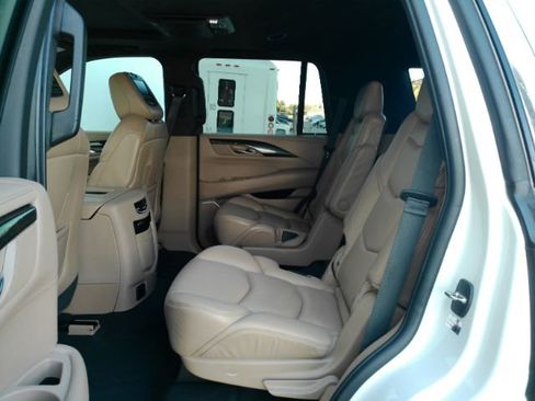 Used 2019 Cadillac Escalade Platinum image 21