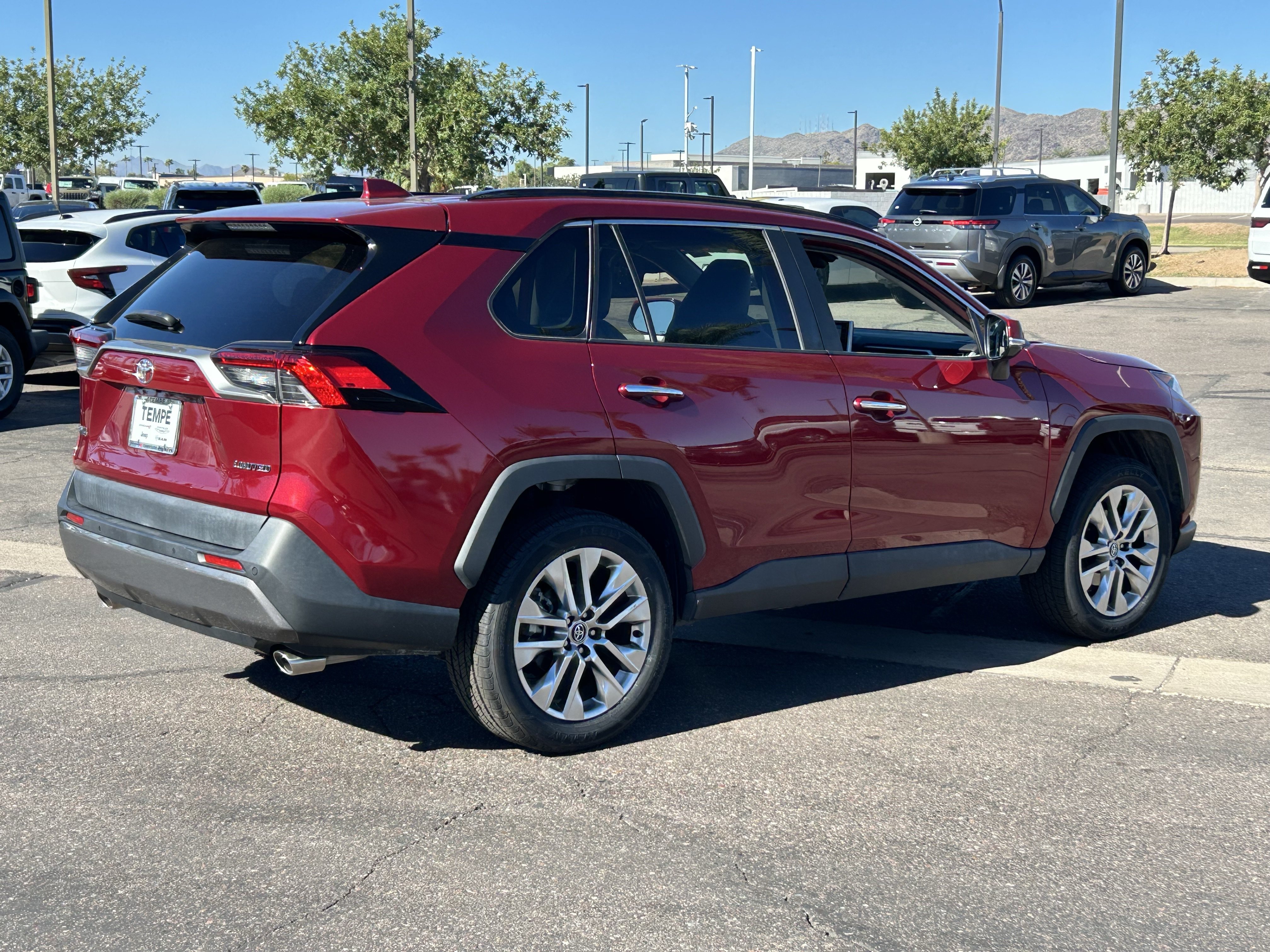 Used 2019 Toyota RAV4 Limited w/ Cold Weather Package FWD image 5